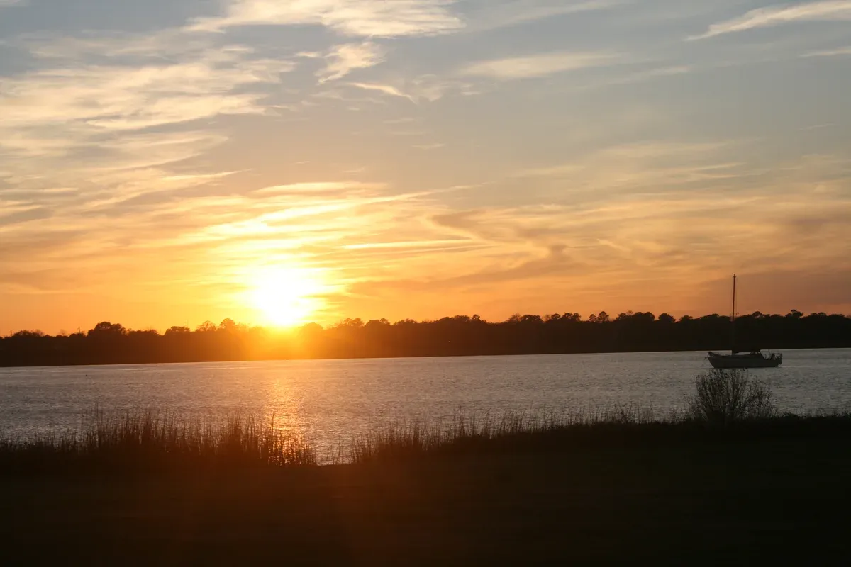 Sunset over the Ashley River in Charleston from Brittlebank Park, water within reach of Charleston boat rentals